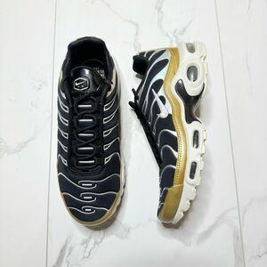 Nike Air Max Plus Sneakers Woman Size 7 Black Silver Gold
